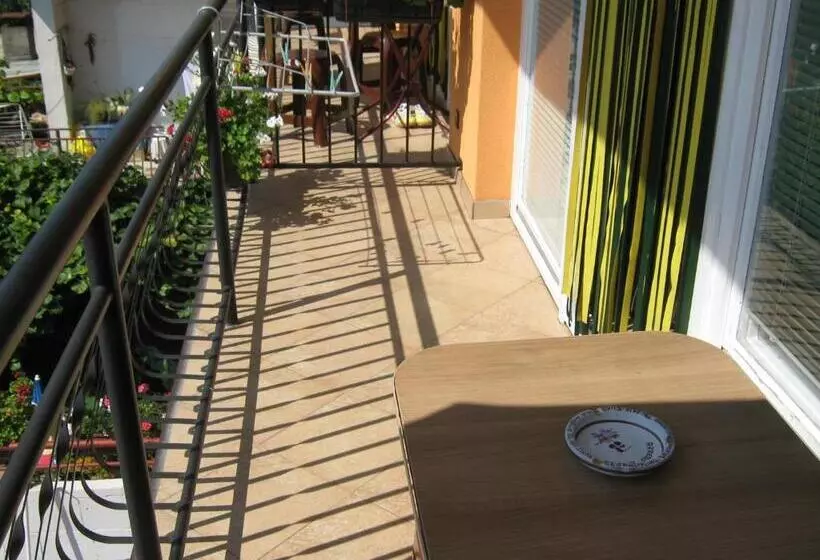 اتاق استاندارد سه تخته با سرویس بهداشتی مشترک, Villa Ohrid Anastasia