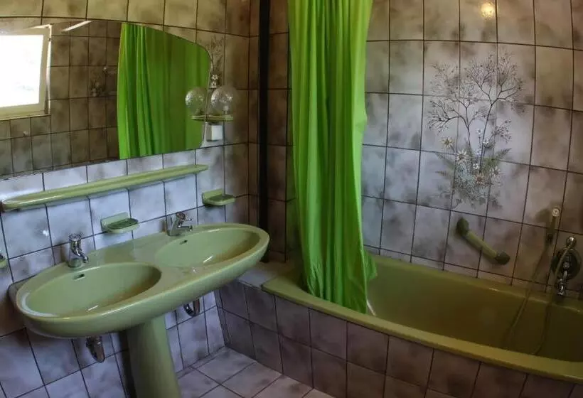 اتاق استاندارد سه تخته با سرویس بهداشتی مشترک, Villa Ohrid Anastasia
