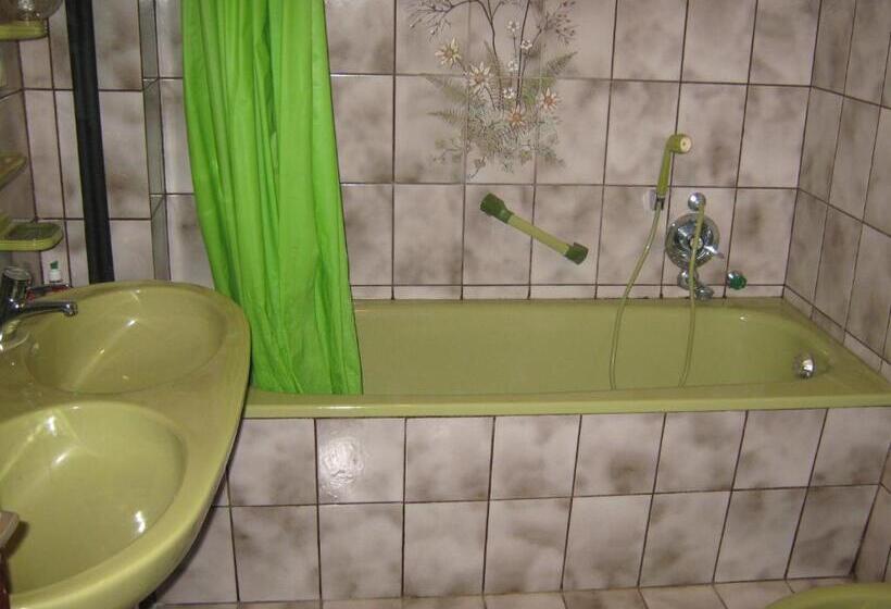 اتاق استاندارد سه تخته با سرویس بهداشتی مشترک, Villa Ohrid Anastasia