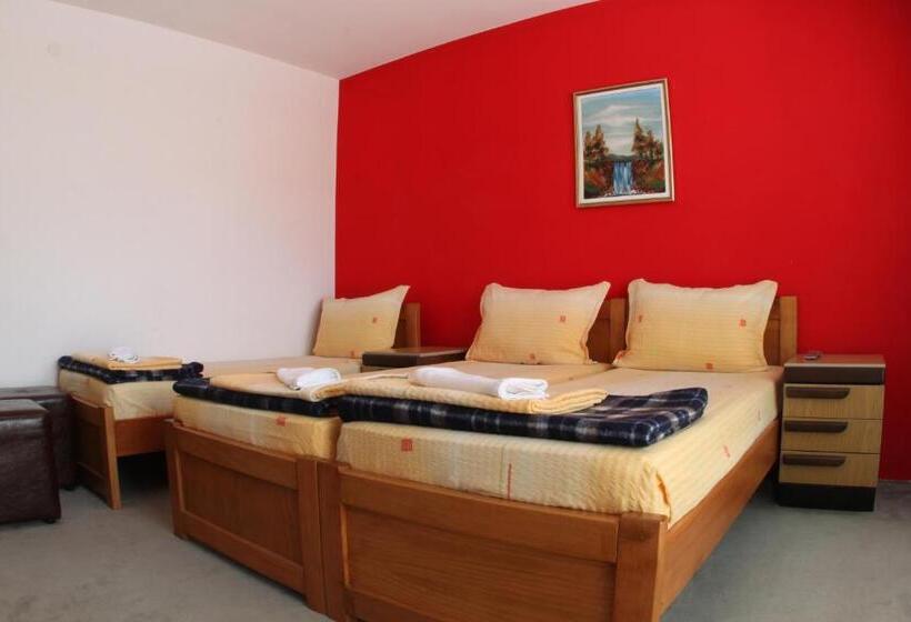 اتاق استاندارد سه تخته با سرویس بهداشتی مشترک, Villa Ohrid Anastasia