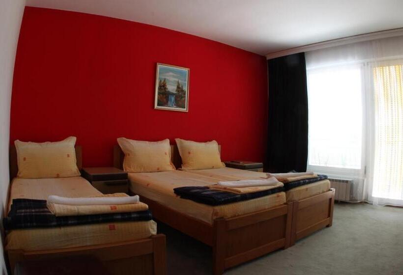 اتاق استاندارد سه تخته با سرویس بهداشتی مشترک, Villa Ohrid Anastasia