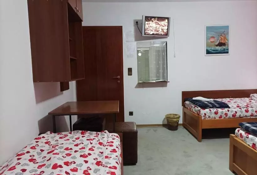 اتاق استاندارد چهارنفره با سرویس بهداشتی مشترک, Villa Ohrid Anastasia