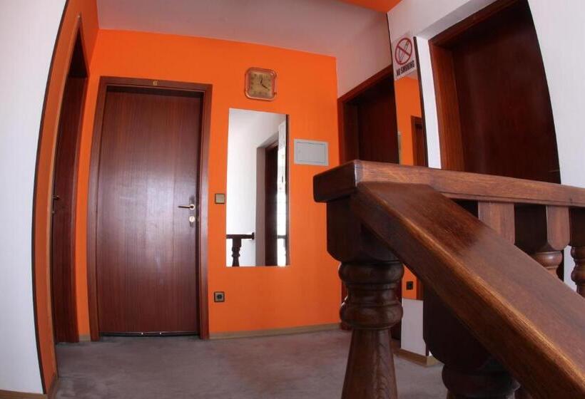 اتاق استاندارد چهارنفره با سرویس بهداشتی مشترک, Villa Ohrid Anastasia