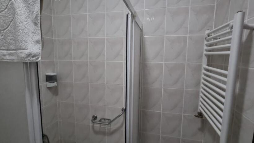 غرفة قياسية مطلة على الجبل, Flora