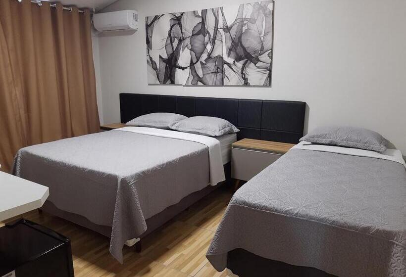 חדר סטנדרט לשלושה, Medieval Hotel Ii