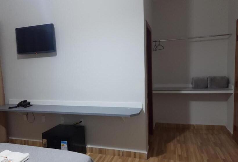 חדר סטנדרט לשלושה, Medieval Hotel Ii