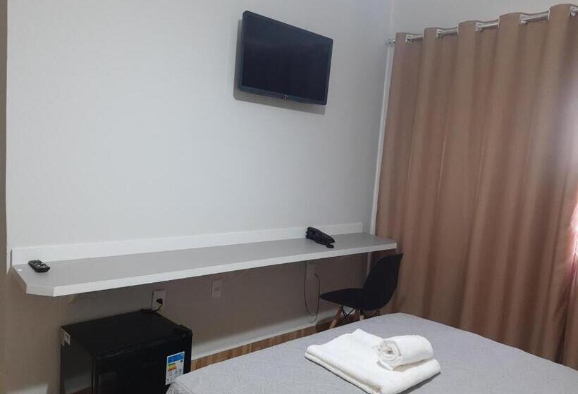 חדר סטנדרט לשלושה, Medieval Hotel Ii