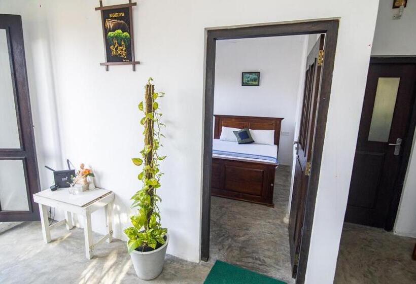 اتاق استاندارد با بالکن و چشم‌انداز دریا, Aira