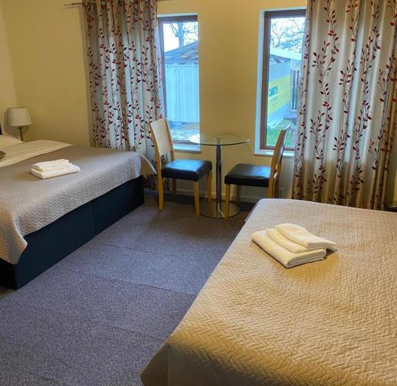 غرفة عائلية, Casa Britonia