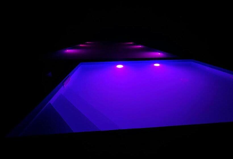 Quarto Triplo Deluxe, Naciku Spa