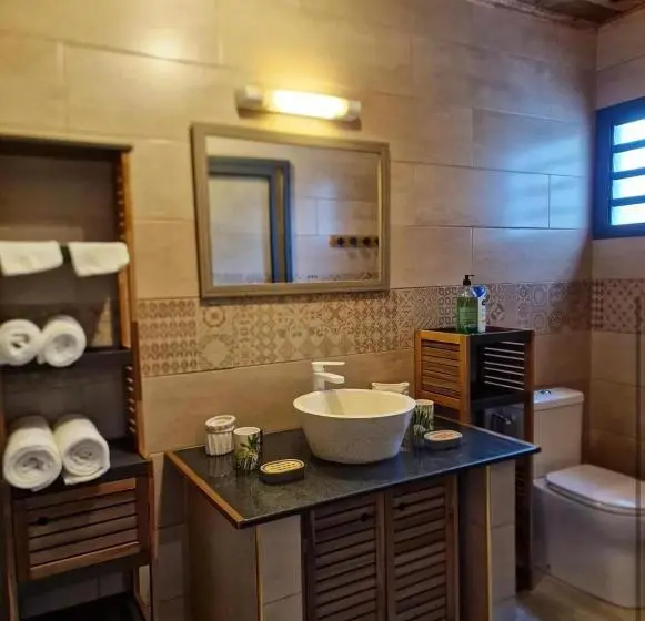 اتاق استاندارد با چشمانداز باغ, Chambres Et Tables D Hote Du Voyageur
