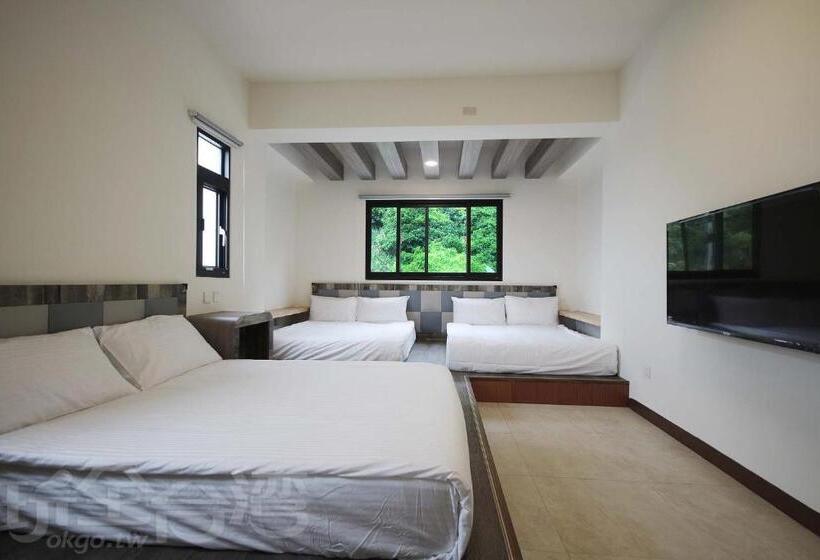 اتاق خانوادگی با چشمانداز کوه, Oceanseeker