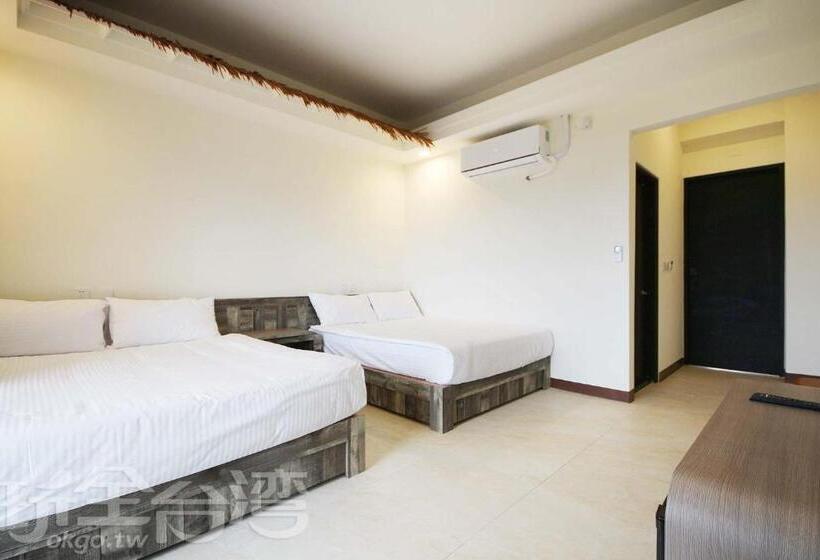 اتاق استاندارد چهار تخته با چشمانداز دریا, Oceanseeker