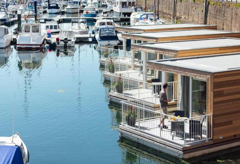 오두막, Tŷ Milford Waterfront