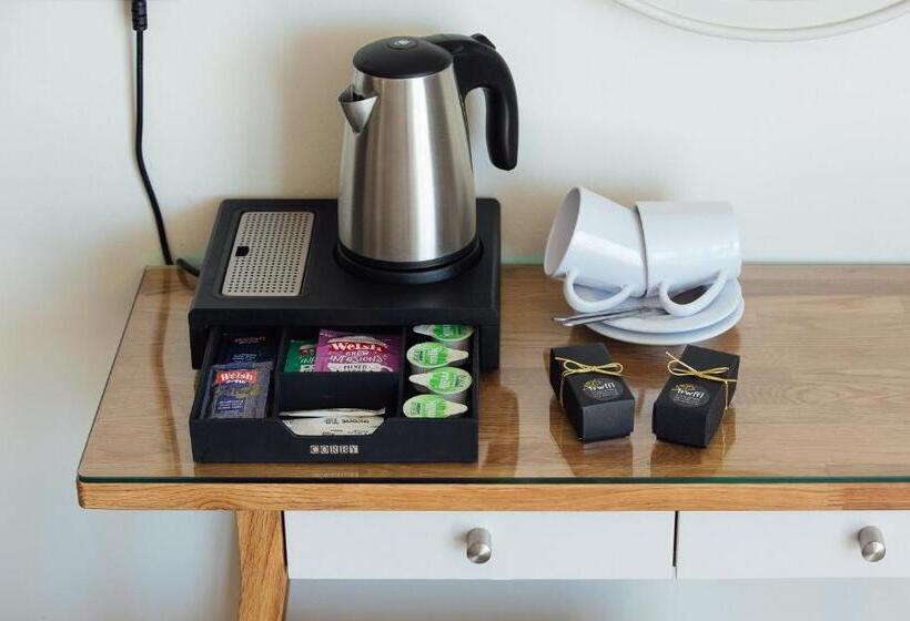 小室, Tŷ Milford Waterfront