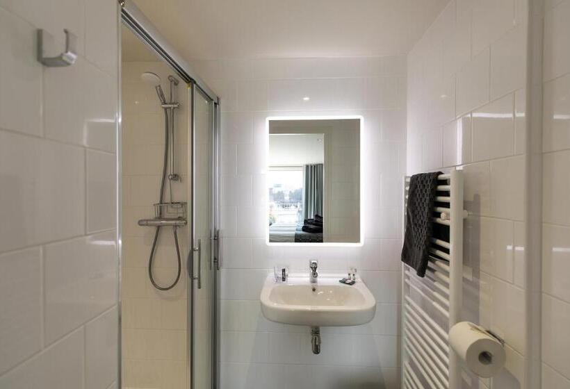 小室, Tŷ Milford Waterfront