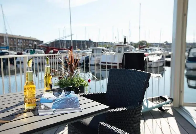 Maja/Mökki, Tŷ Milford Waterfront
