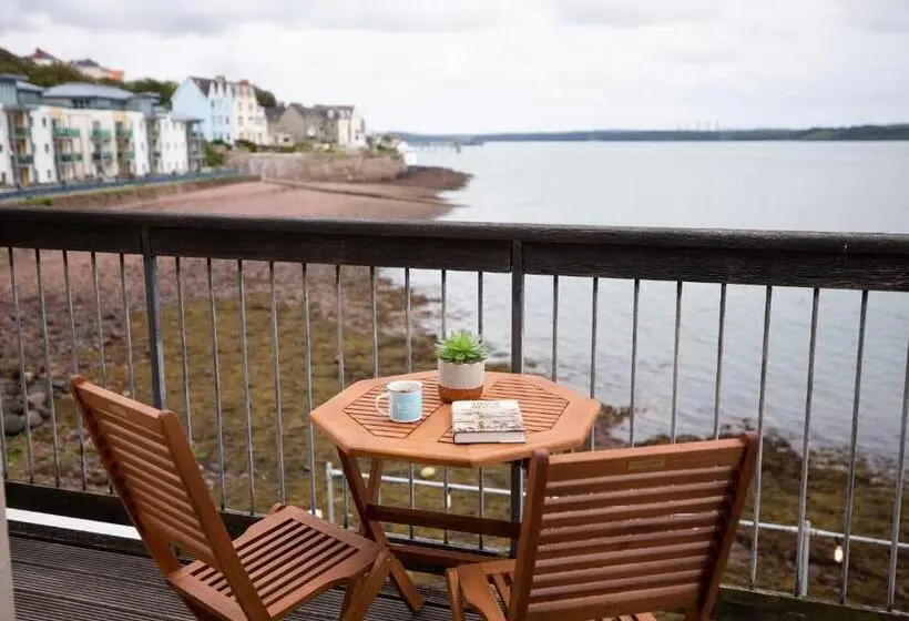 Huoneisto 1 Makuuhuone, Tŷ Milford Waterfront