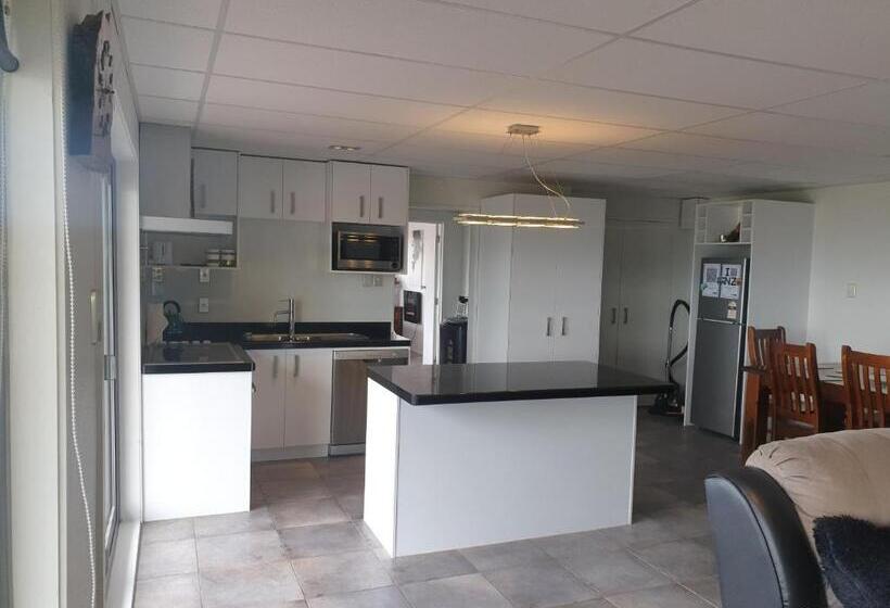 דירת חדר, Serenity Views