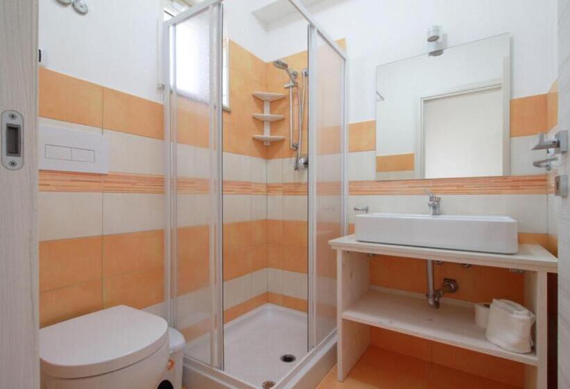 Номер Стандарт, Casa Craunari