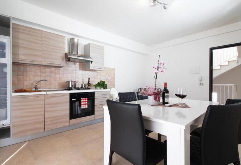 Апартаменты 2 Спальни, Casa Craunari