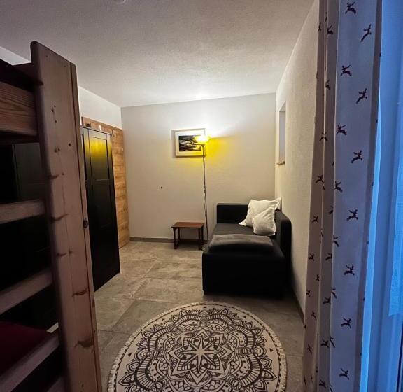 شقة غرفة واحدة, Fankhauser Outdoorsport