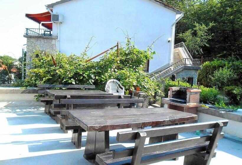 ２ベッドルームアパートメント, Apartment Biro Kestenovi