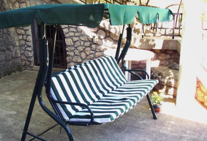 バルコニー付き１ベッドルームアパートメント, Apartment Biro Kestenovi