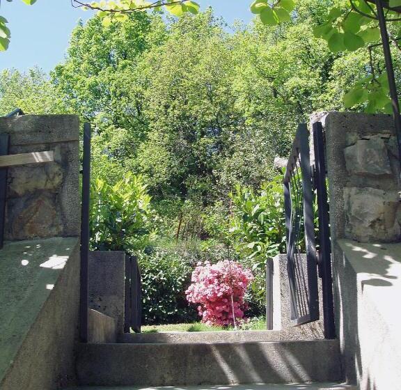 バルコニー付き１ベッドルームアパートメント, Apartment Biro Kestenovi