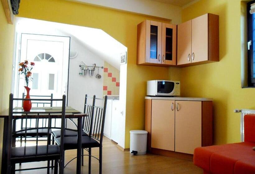 バルコニー付き１ベッドルームアパートメント, Apartment Biro Kestenovi