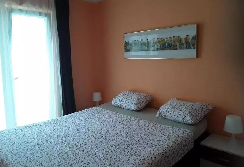 Huoneisto 1 Makuuhuone Pohjakerros, Apartment Biro Kestenovi