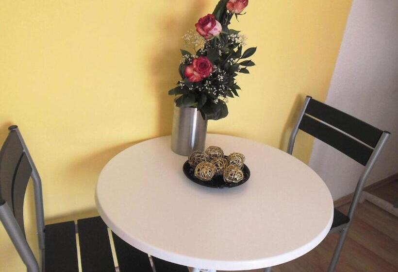 スタンダードスタジオ, Apartment Biro Kestenovi