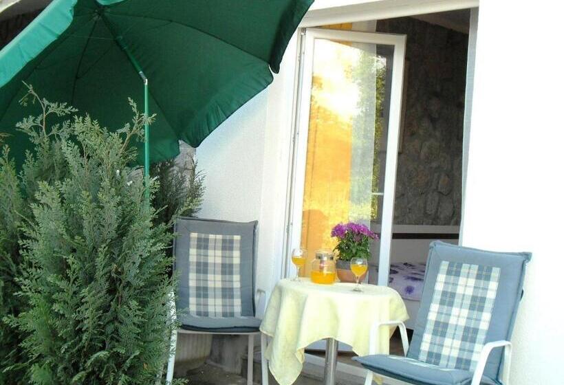 スタンダードスタジオ, Apartment Biro Kestenovi