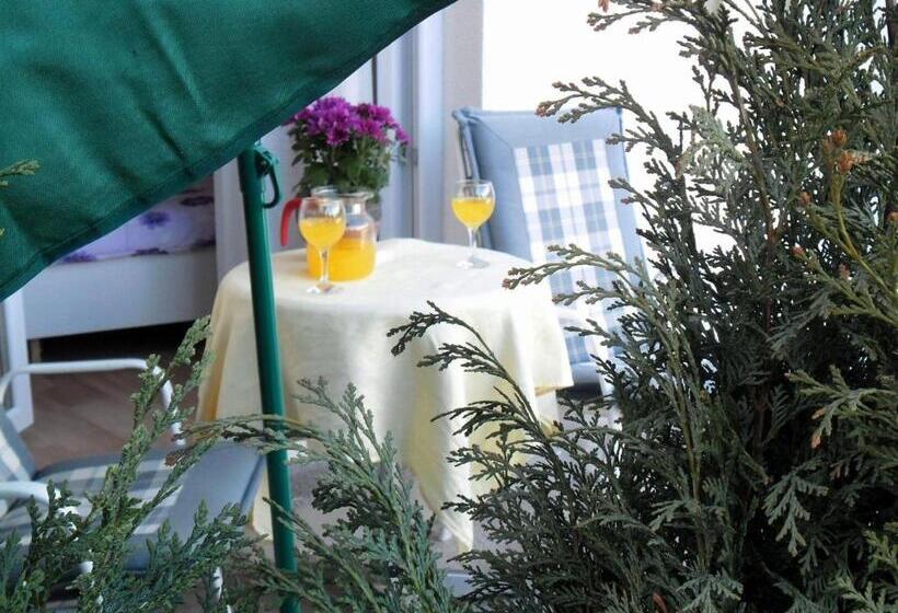 スタンダードスタジオ, Apartment Biro Kestenovi