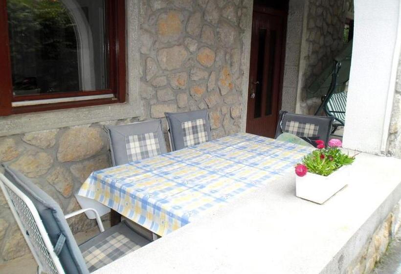 ２ベッドルームアパートメント, Apartment Biro Kestenovi