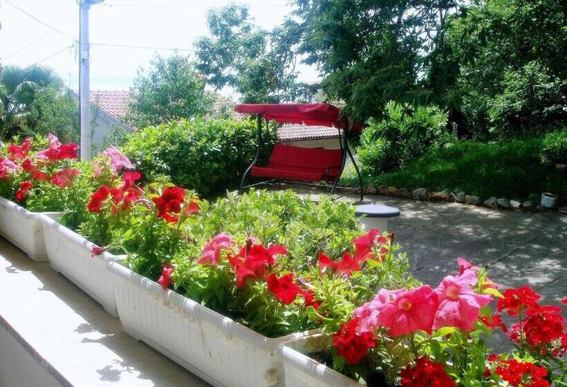 آپارتمان 1 خوابه با بالکن, Apartment Biro Kestenovi