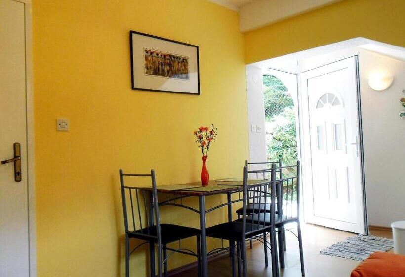 バルコニー付き１ベッドルームアパートメント, Apartment Biro Kestenovi