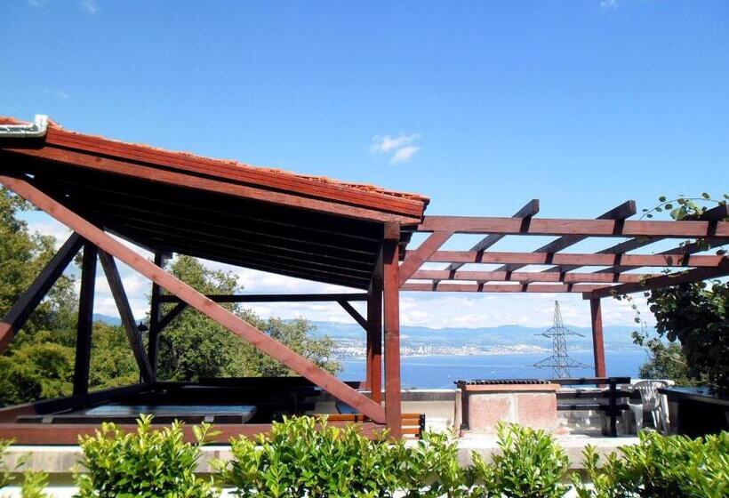 バルコニー付き１ベッドルームアパートメント, Apartment Biro Kestenovi