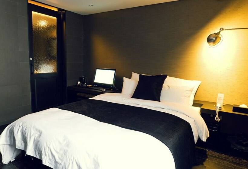 اتاق لوکس, Busan Amare