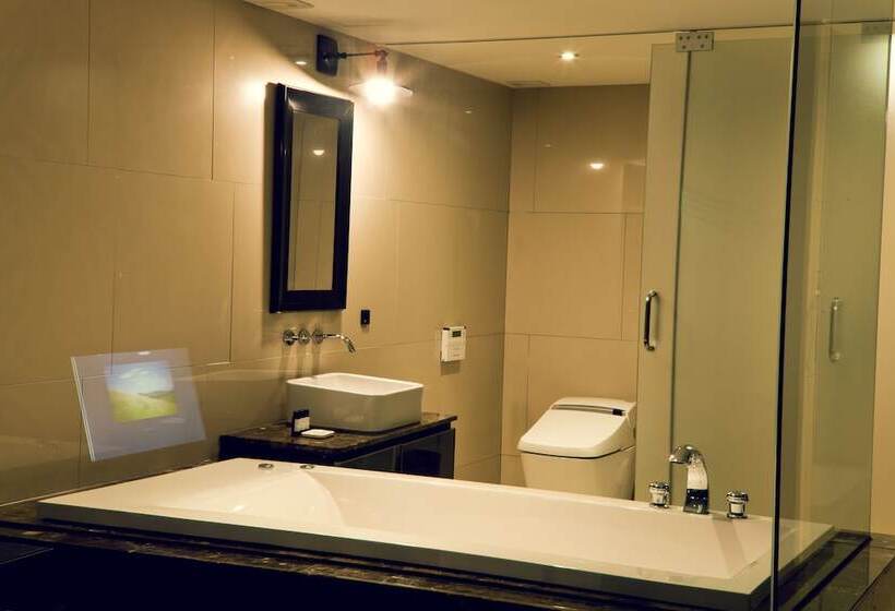 اتاق لوکس, Busan Amare