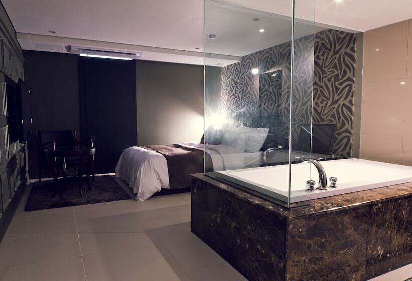 Номер Deluxe, Busan Amare