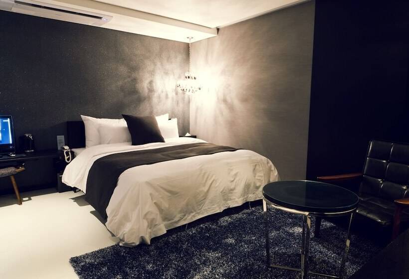 اتاق لوکس, Busan Amare