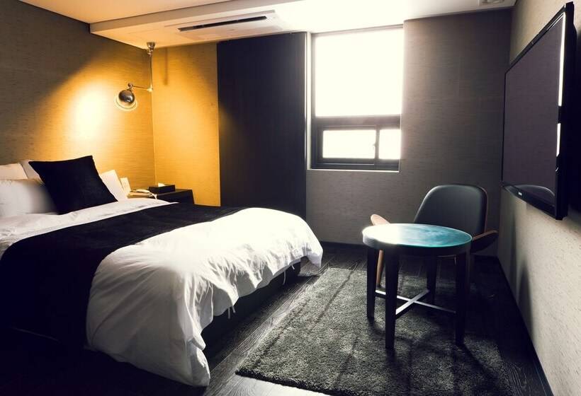 اتاق لوکس, Busan Amare