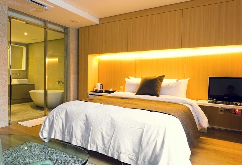 سوییت, Busan Amare