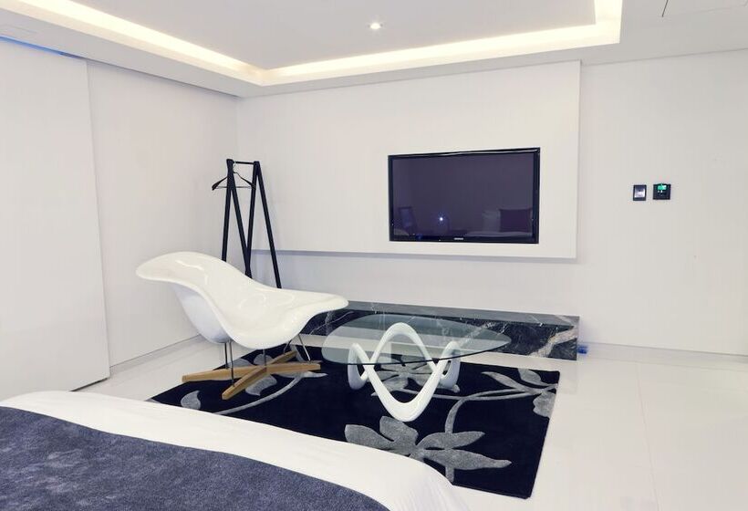 سوییت, Busan Amare