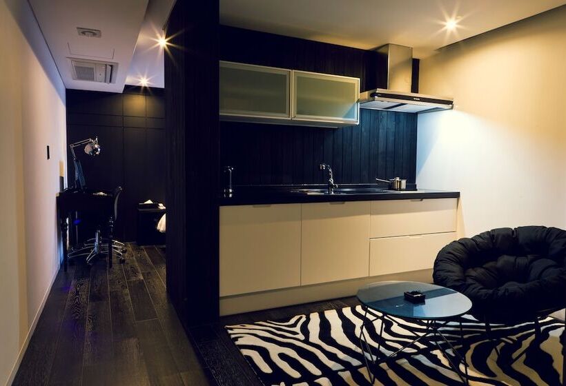 سوییت, Busan Amare