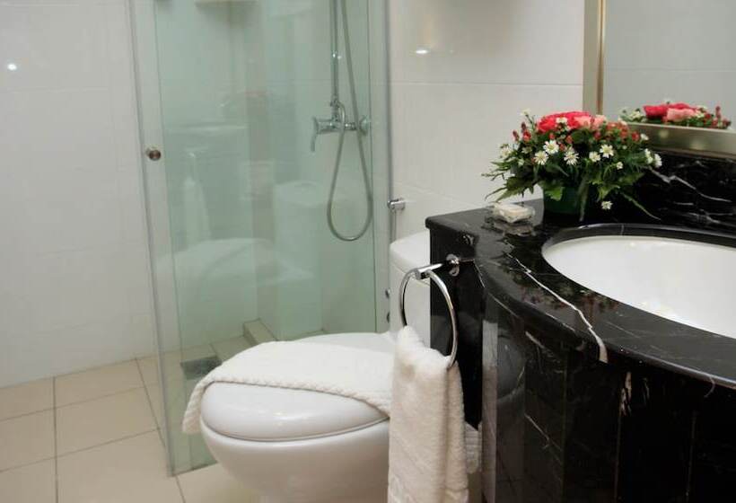 غرفة عائلية, Crown Garden