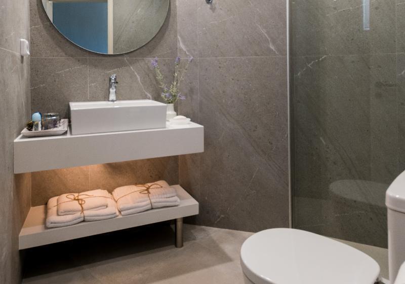 园景高级三人间, Dedalos