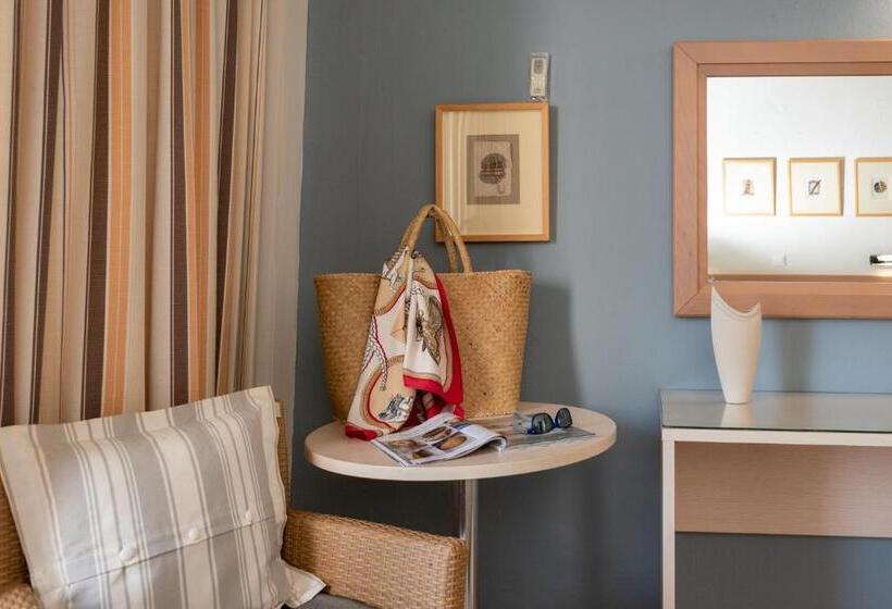 园景高级三人间, Dedalos