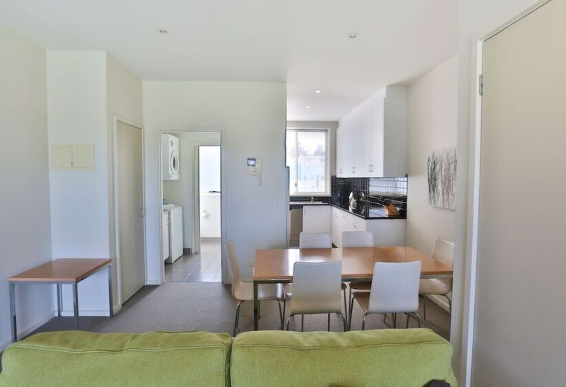 דירת שני חדרים, Lady Bay Resort